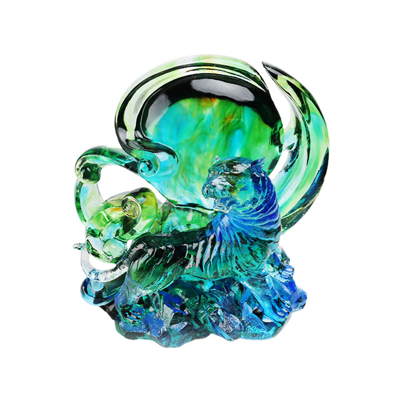Ozdoby tygrysie z niebiesko-zielonego przezroczystego szkła kryształowego