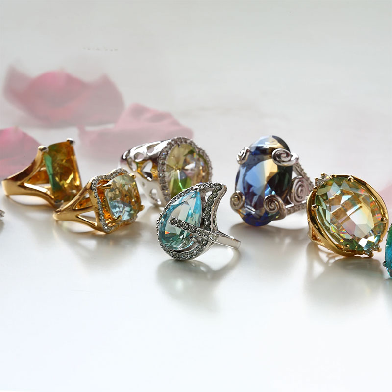 Pierścionek ze szlifowanym szkłem w kształcie łezki