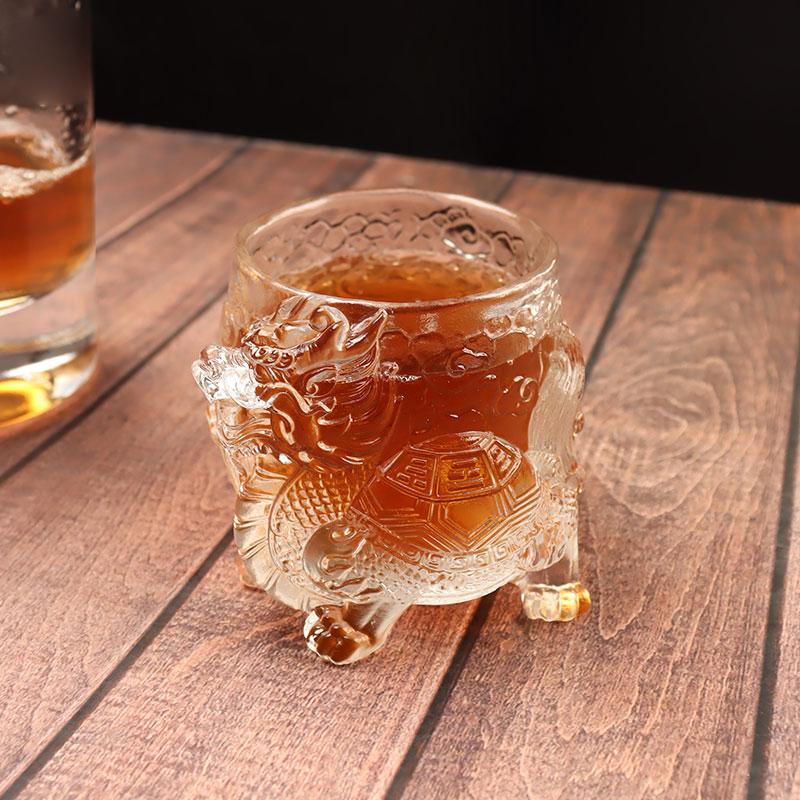 Antyczna filiżanka do wina ze szkła reliefowego ze smokiem, filiżanka do herbaty