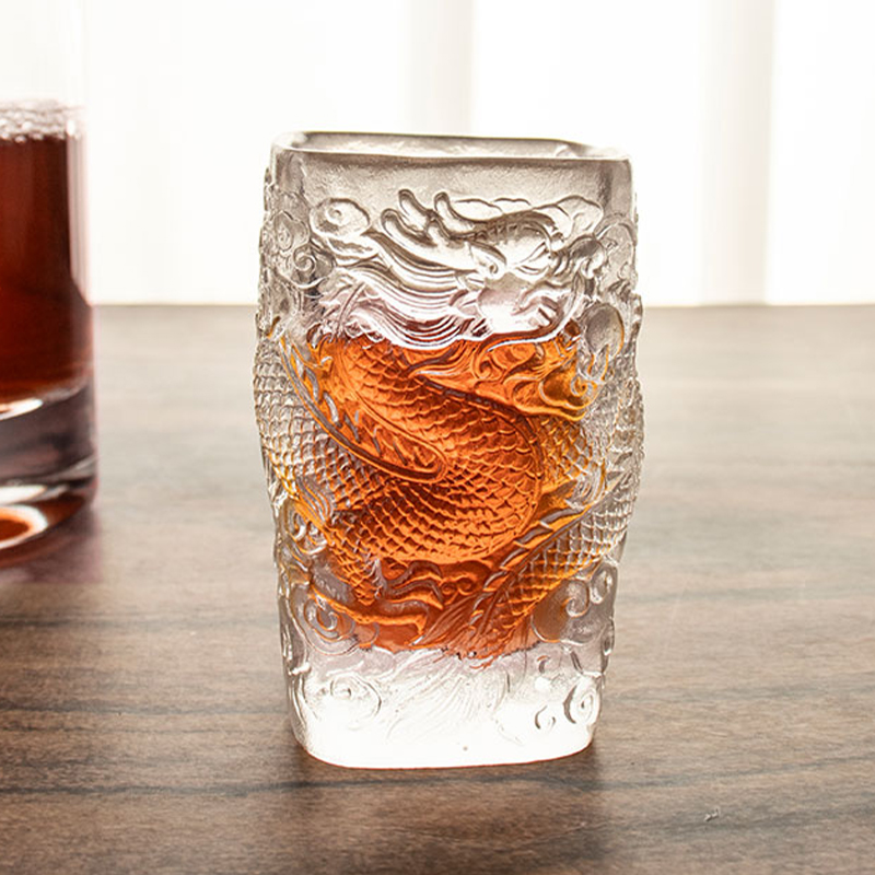 Antyczna filiżanka do wina ze szkła reliefowego ze smokiem, filiżanka do herbaty