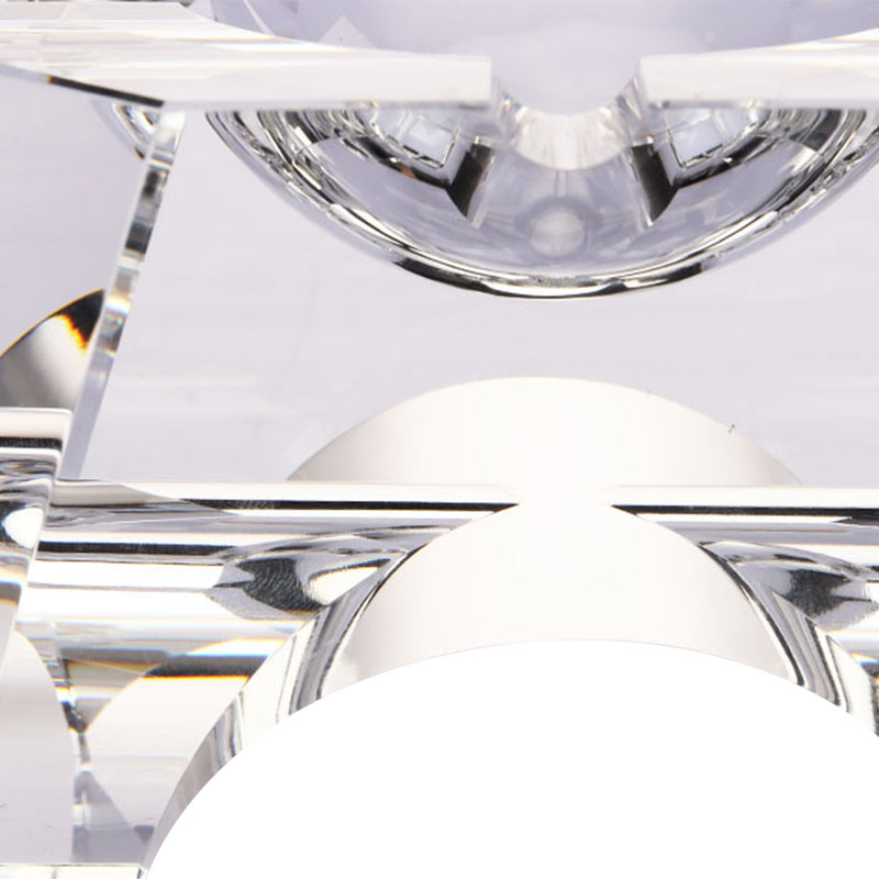 Prosta, geometryczna popielniczka z przezroczystego szkła kryształowego