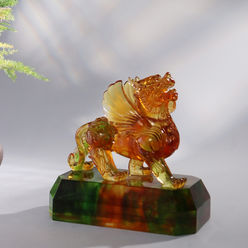 Ozdoby bestii z krystalicznie czystej glazury