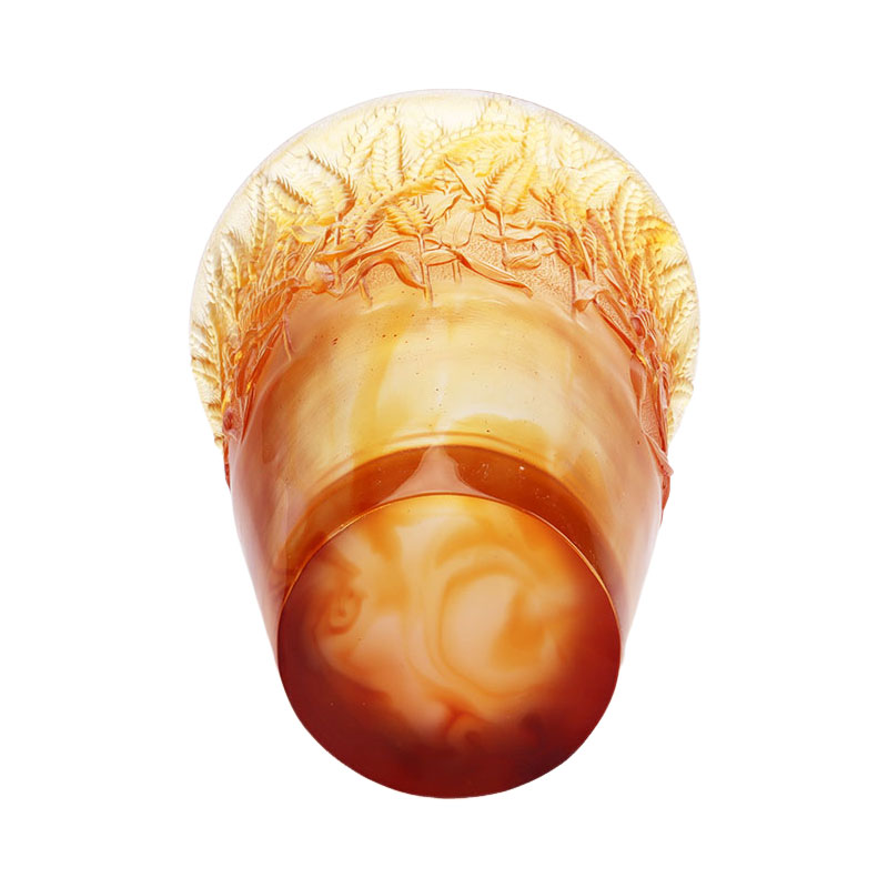 Wazon ze szkła bursztynowego z wytłoczonymi kłosami pszenicy