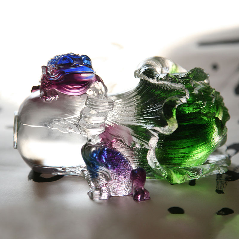 Ozdoby ze złotej ropuchy ze szkła kryształowego