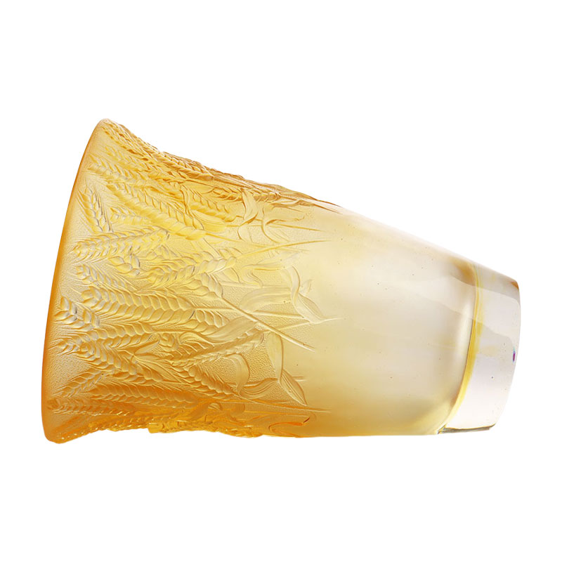 Wazon ze szkła bursztynowego z wytłoczonymi kłosami pszenicy