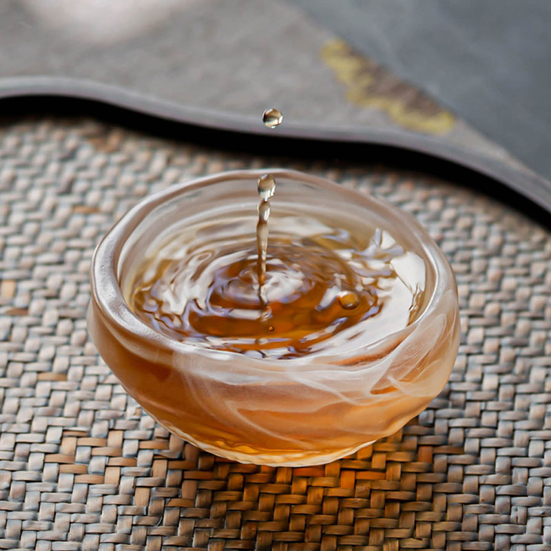 Przezroczysty szklany zestaw do herbaty z czajniczkiem i filiżanką herbaty