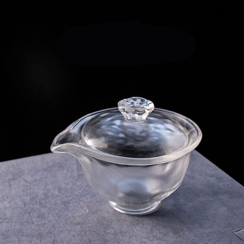 Przezroczysty szklany zestaw do herbaty z czajniczkiem i filiżanką herbaty