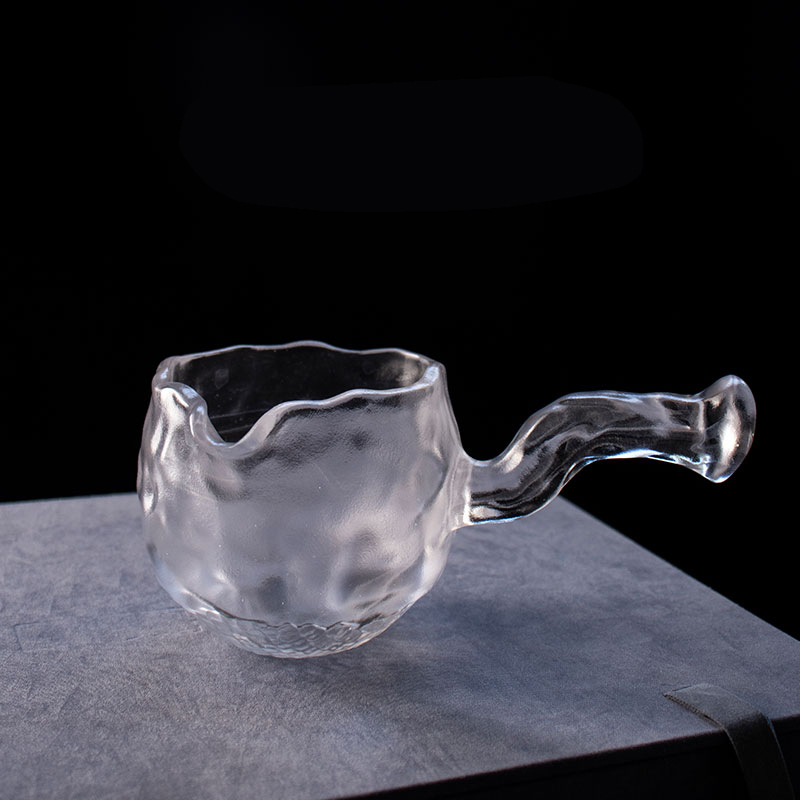 Przezroczysty szklany zestaw do herbaty z czajniczkiem i filiżanką herbaty