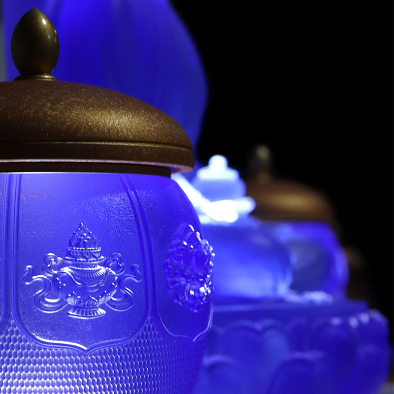 Zestaw ofiar buddyjskiego ołtarza ze szkła kryształowego z serii Osiem skarbów Lotus