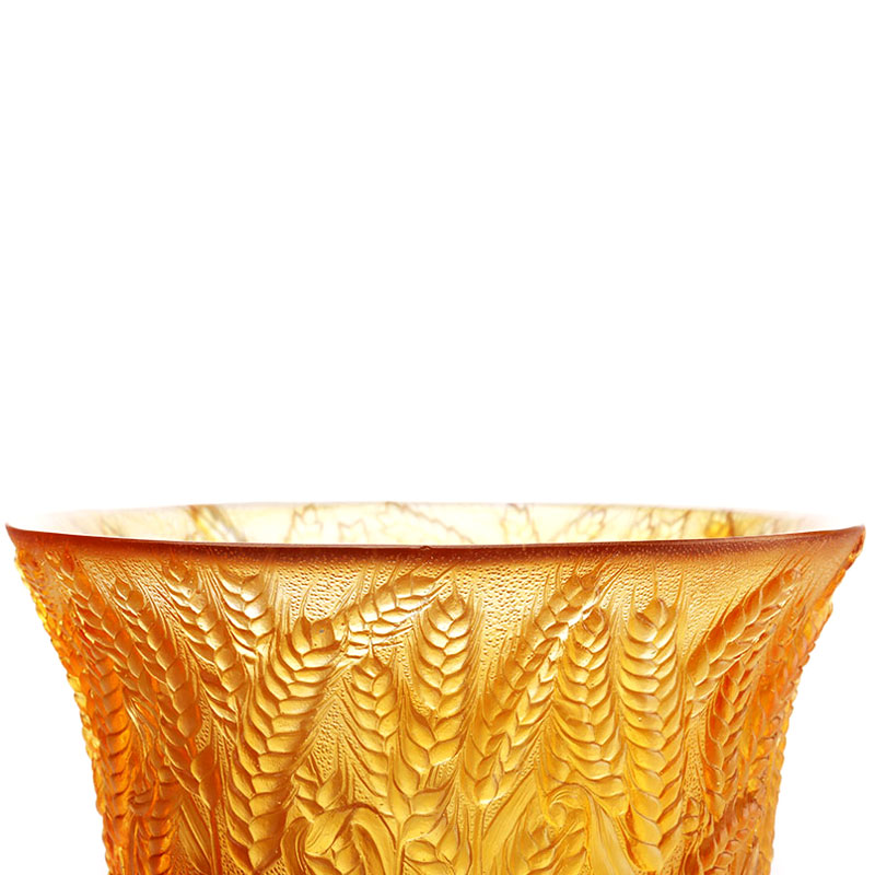 Wazon ze szkła bursztynowego z wytłoczonymi kłosami pszenicy