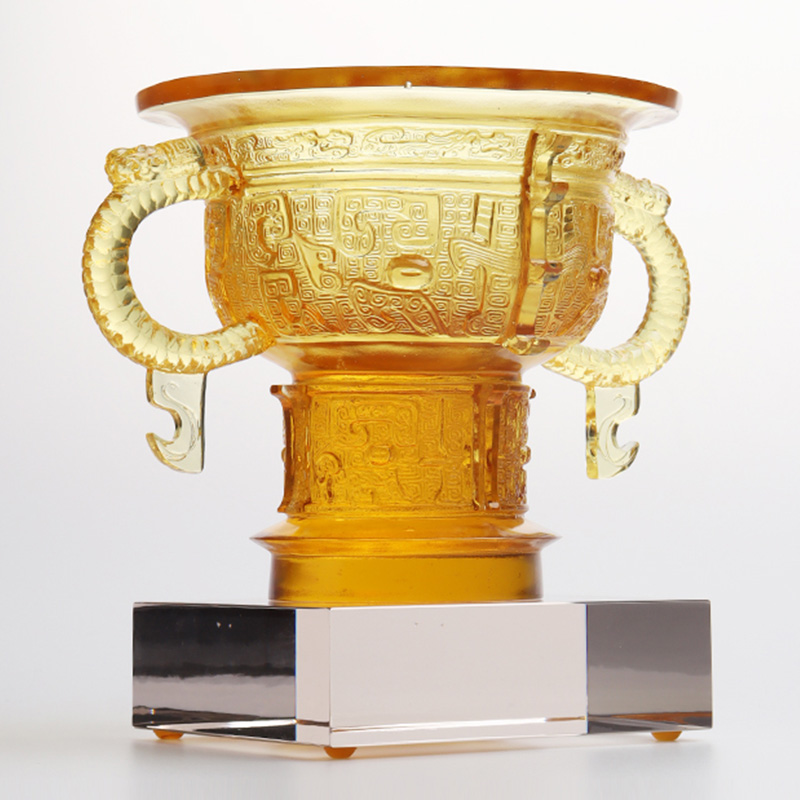 Chiński statyw z rączką ze smoczych uszu i wzorem w ciernie