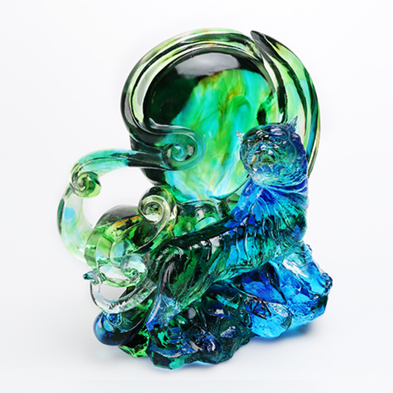 Ozdoby tygrysie z niebiesko-zielonego przezroczystego szkła kryształowego