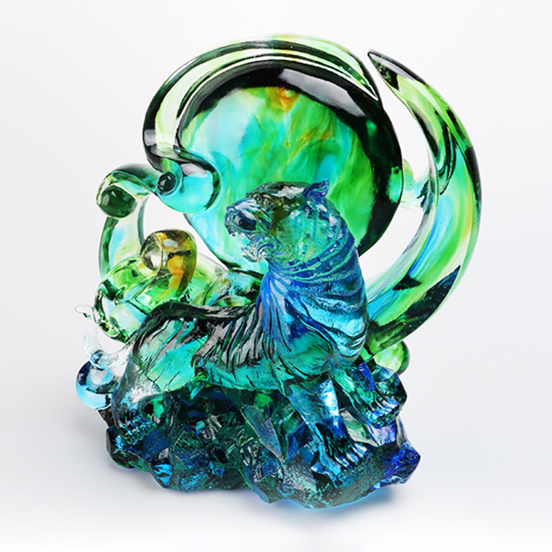 Ozdoby tygrysie z niebiesko-zielonego przezroczystego szkła kryształowego