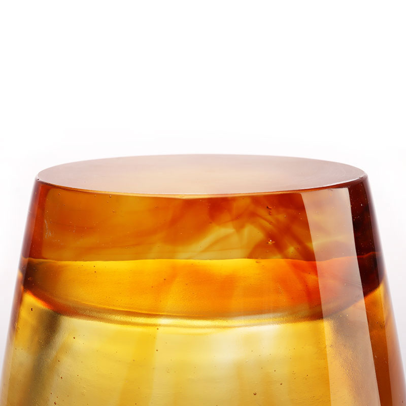 Wazon ze szkła bursztynowego z wytłoczonymi kłosami pszenicy