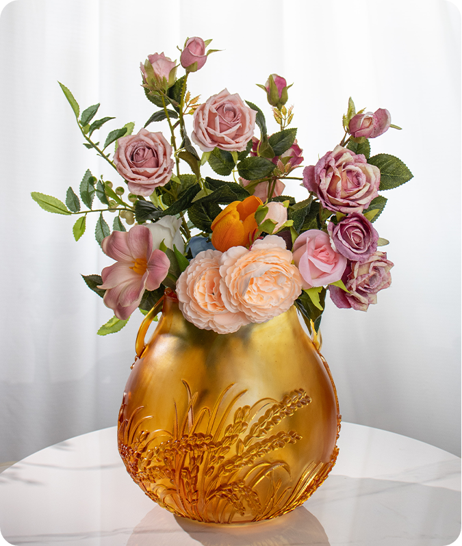 Obietnica obfitych zbiorów: szklane naczynie z dwoma uchwytami